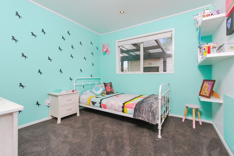 Photo of property in 23 Bodi Place, Te Atatu South, Auckland, 0610