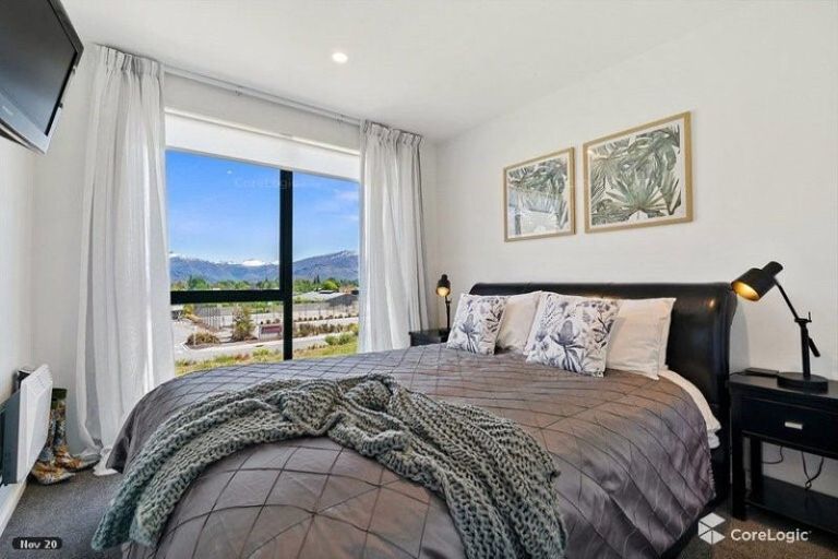 Photo of property in 14 Tuke Lane, Wanaka, 9305