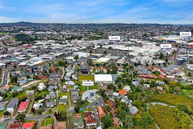 Photo of property in 11d Reid Road, New Lynn, Auckland, 0600