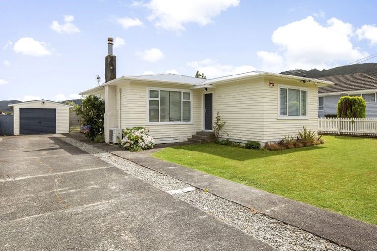 Photo of property in 28 Russell Road, Wainuiomata, Lower Hutt, 5014