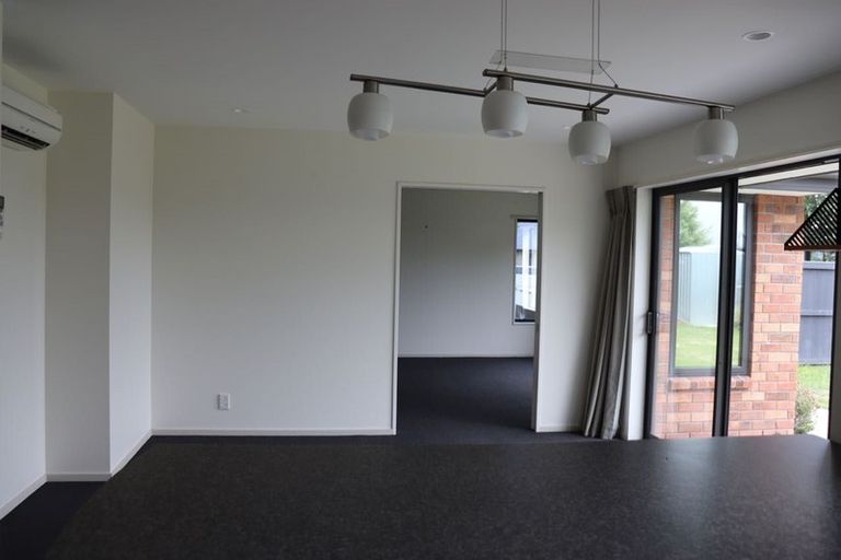 Photo of property in 2 Little Oaks Drive, Yaldhurst, Christchurch, 8042