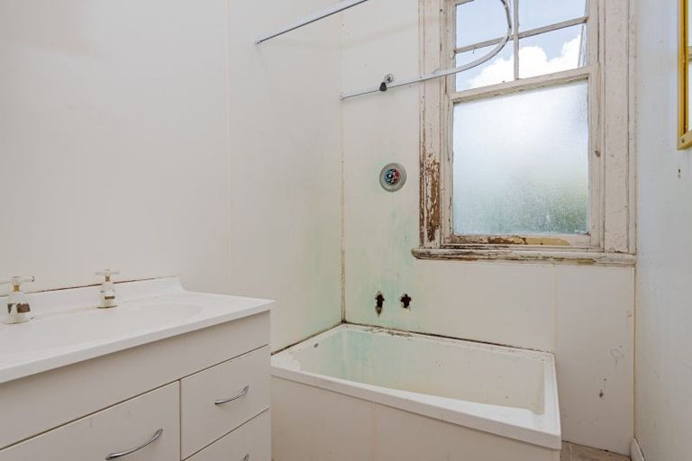 Photo of property in 27 Tokomaru Road, Tokomaru, Palmerston North, 4474