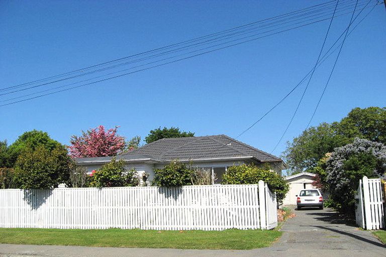 Photo of property in 28 Otara Street, Ilam, Christchurch, 8053
