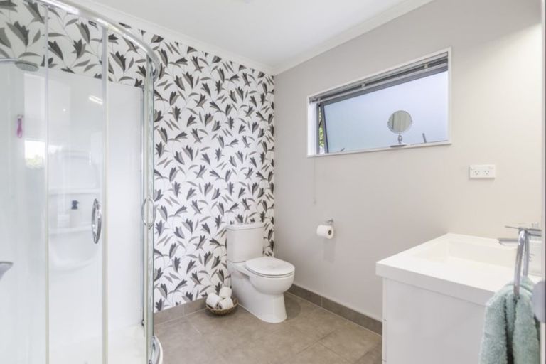 Photo of property in 14 Beachwood Drive, Hatfields Beach, Orewa, 0931