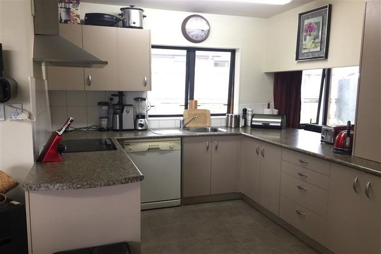 Photo of property in 302a Triangle Road, Massey, Auckland, 0614