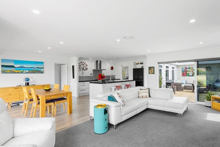 Photo of property in 67 Montgomery Crescent, Kinloch, Taupo, 3377