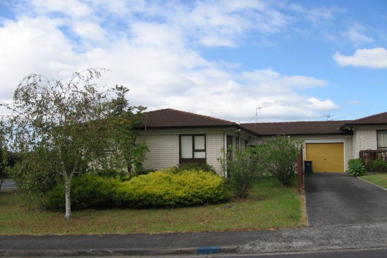 Photo of property in 2 Darlington Place, Glendene, Auckland, 0602