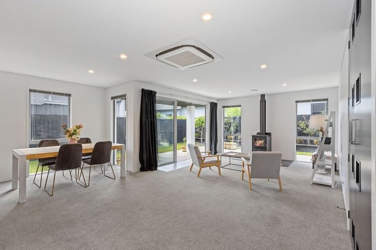 Photo of property in 33 Prestons Park Drive, Marshland, Christchurch, 8083