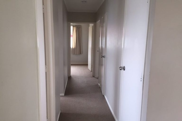 Photo of property in 28 Waimumu Road, Massey, Auckland, 0614