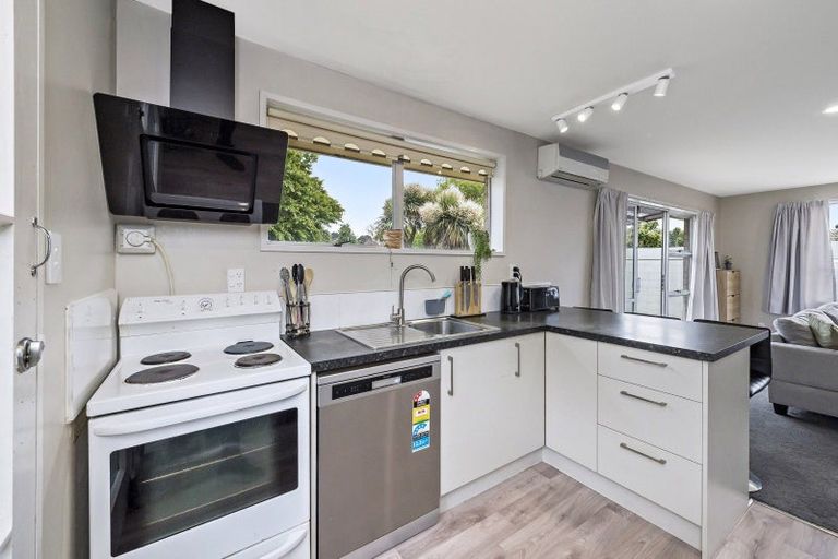 Photo of property in 2/3 Korora Street, Bromley, Christchurch, 8062