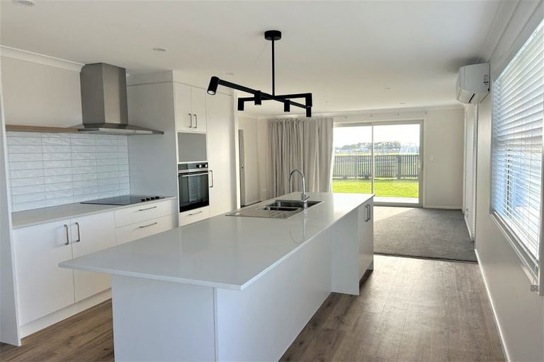 Photo of property in 37 Bill Miller Drive, Papamoa, 3118