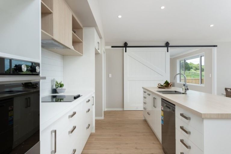 Photo of property in 7 Lakeside Terrace, Omokoroa, 3114