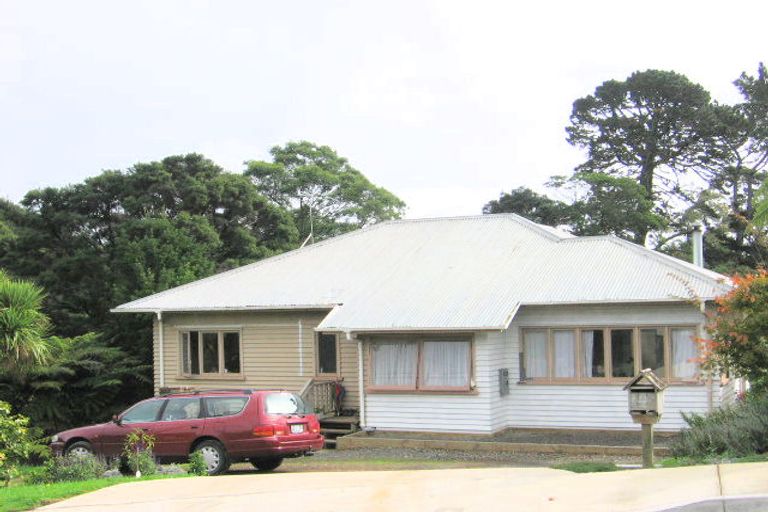Photo of property in 33 Outlook Road, Greenhithe, Auckland, 0632