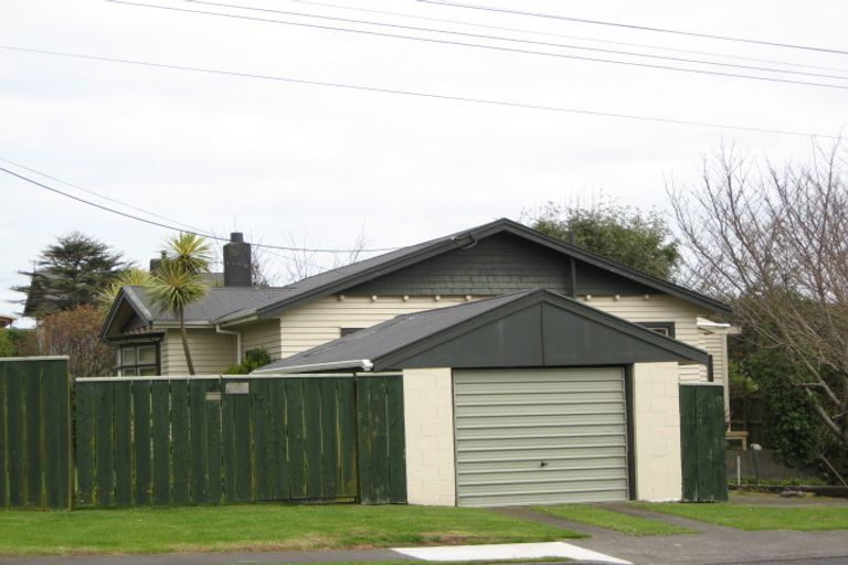Photo of property in 20 Calvert Road, Moturoa, New Plymouth, 4310
