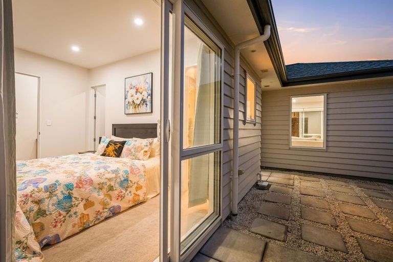 Photo of property in 8 Konoba Avenue, Kumeu, 0810