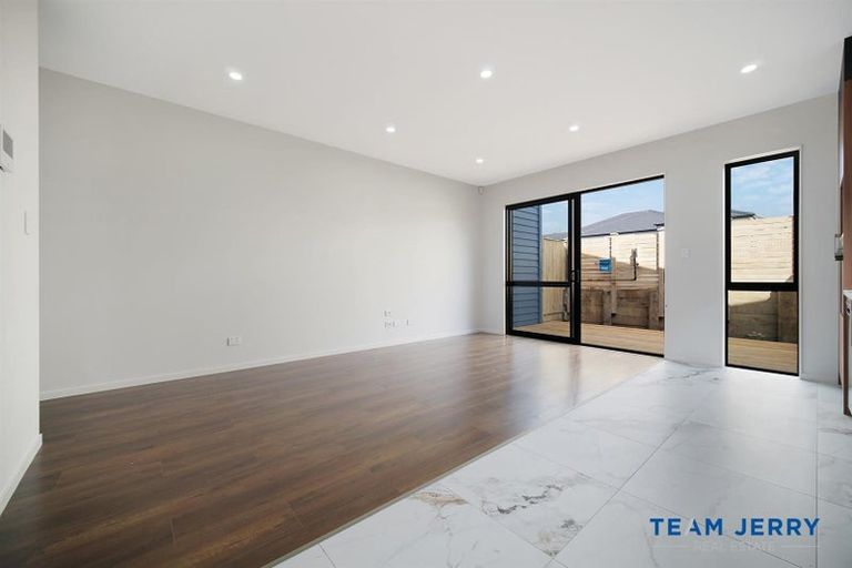 Photo of property in 43 Tributary Parade, Karaka, Papakura, 2113