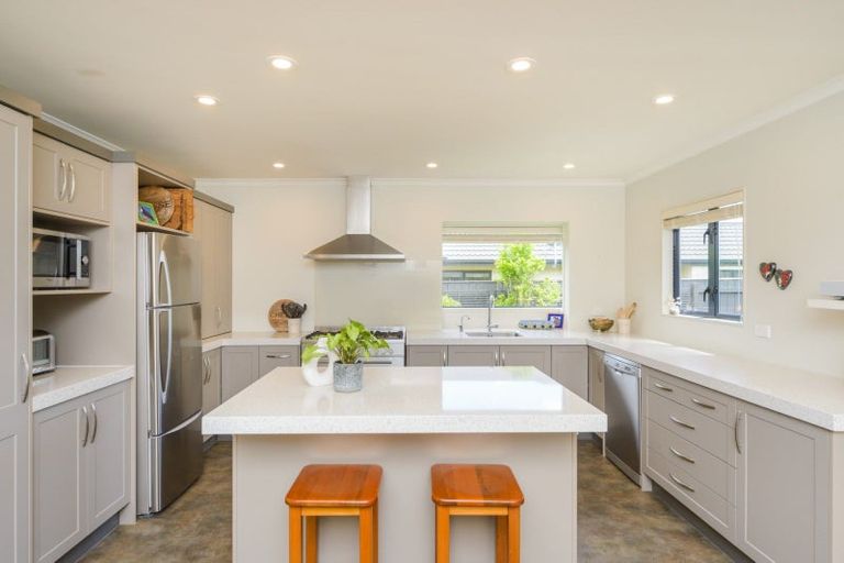 Photo of property in 100 Summerhill Drive, Fitzherbert, Palmerston North, 4410