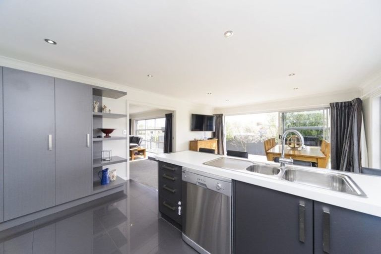 Photo of property in 20 Rosalie Terrace, Kelvin Grove, Palmerston North, 4414