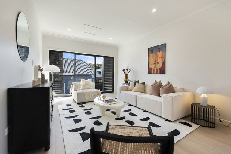 Photo of property in 69b Chivalry Road, Glenfield, Auckland, 0629