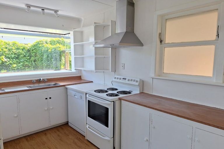 Photo of property in 17 Cypress Drive, Maungaraki, Lower Hutt, 5010