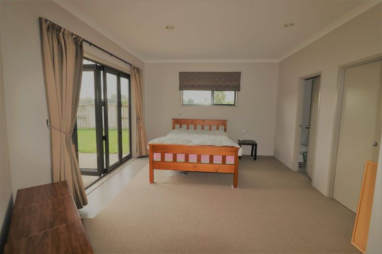 Photo of property in 8 Gibbston Close, Huntington, Hamilton, 3210