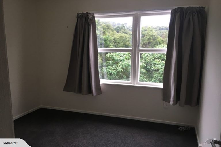 Photo of property in 18 Rauhuia Crescent, Parau, Auckland, 0604