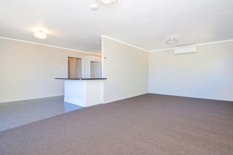 Photo of property in 19 Oaklands Grove, Clouston Park, Upper Hutt, 5018