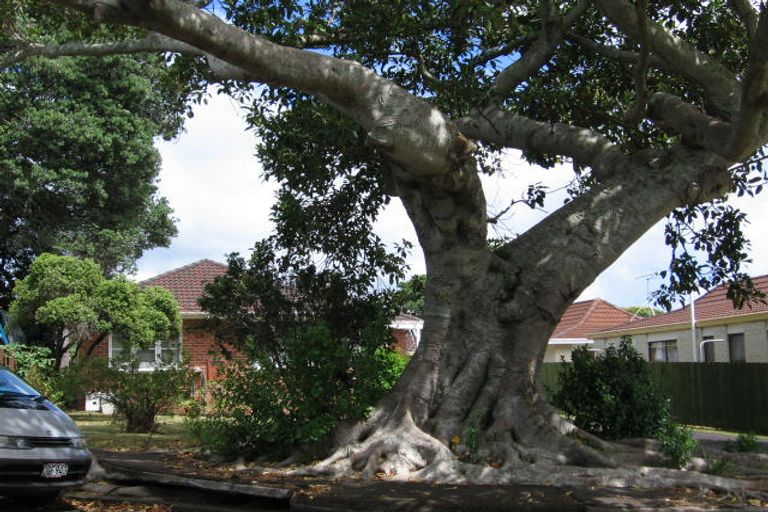 Photo of property in 2/13 Fenwick Avenue, Milford, Auckland, 0620