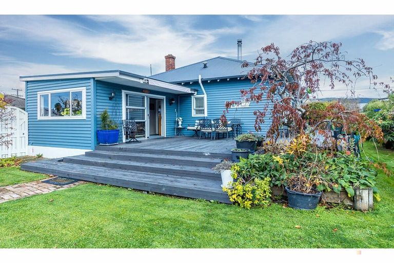 Photo of property in 12 Parsonage Road, Waimate, 7924