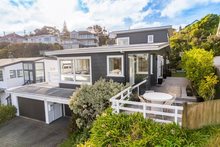 Photo of property in 42 Lohia Street, Khandallah, Wellington, 6035