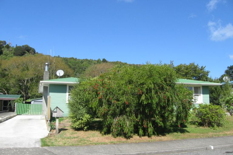 Photo of property in 16 Molloys Road, Te Marua, Upper Hutt, 5018