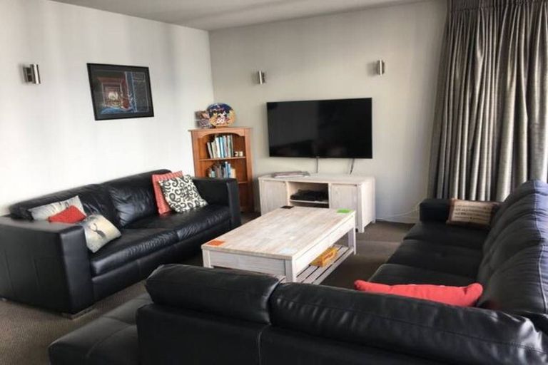 Photo of property in Montreaux Apartments, 9f/164 The Terrace, Wellington Central, Wellington, 6011