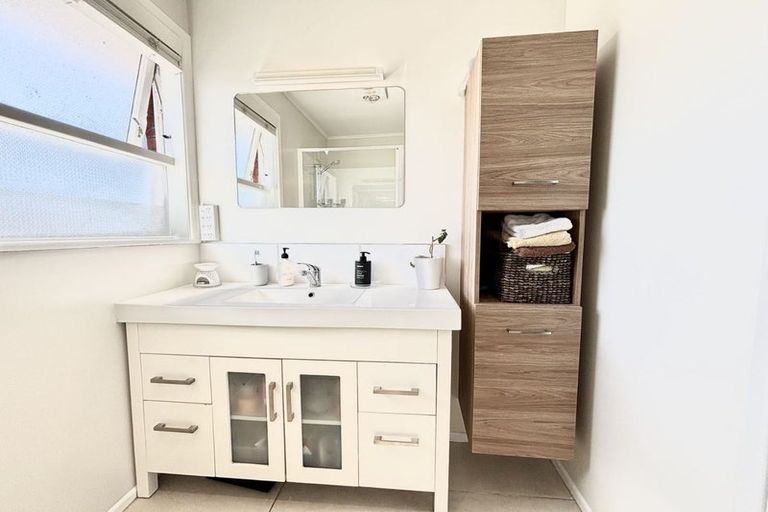 Photo of property in 31 School Road, Te Atatu South, Auckland, 0610