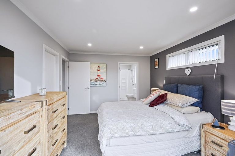 Photo of property in 13 Kimbolton Street, Rototuna North, Hamilton, 3210