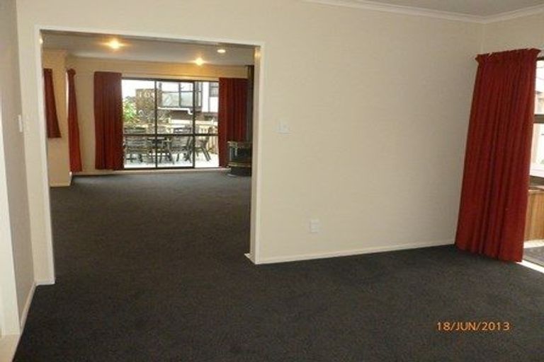 Photo of property in 30 Kinloch Place, Papakowhai, Porirua, 5024