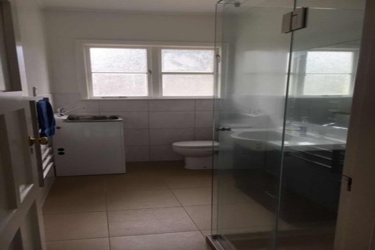 Photo of property in 51b Birkdale Road, Birkdale, Auckland, 0626