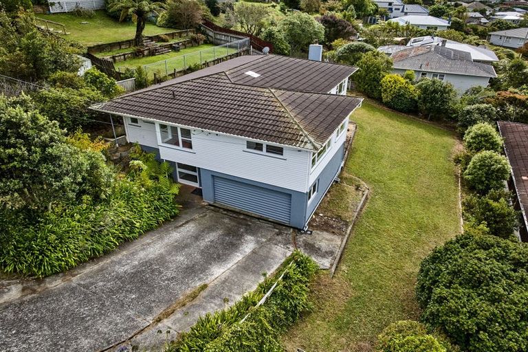 Photo of property in 44 Saint Johns Terrace, Tawa, Wellington, 5028