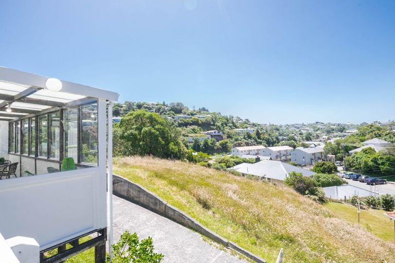 Photo of property in 10 Black Rock Road, Newlands, Wellington, 6037