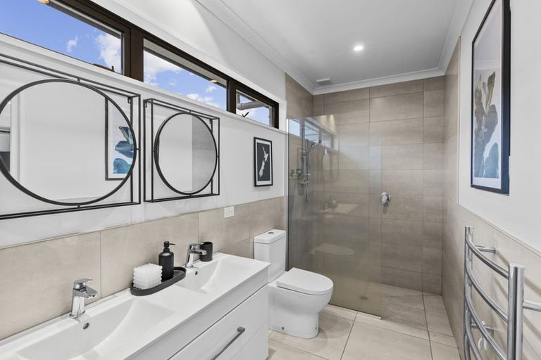 Photo of property in 129 Aviemore Drive, Highland Park, Auckland, 2010