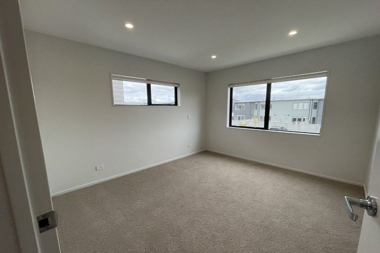 Photo of property in 6 Viridian Avenue, Rosehill, Papakura, 2113