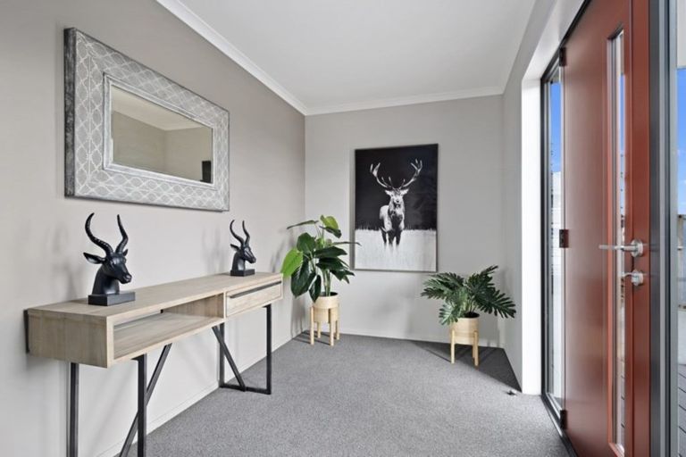 Photo of property in 8 Shepherd Road, Jacks Point, Queenstown, 9371