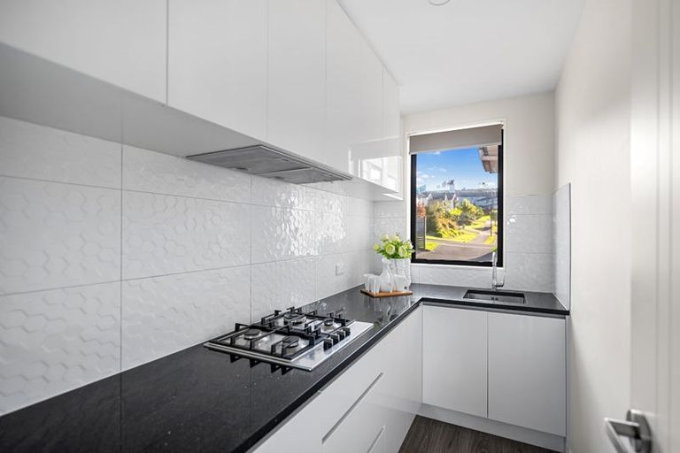 Photo of property in 14 Rathmullen Place, Pinehill, Auckland, 0632