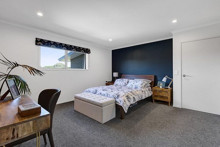 Photo of property in 17 Redwood Crescent, Hurdon, New Plymouth, 4310