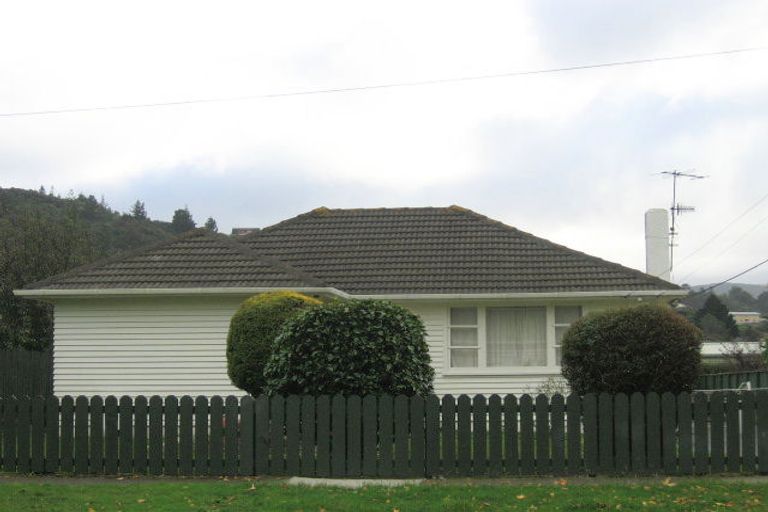 Photo of property in 24 Chittick Street, Stokes Valley, Lower Hutt, 5019