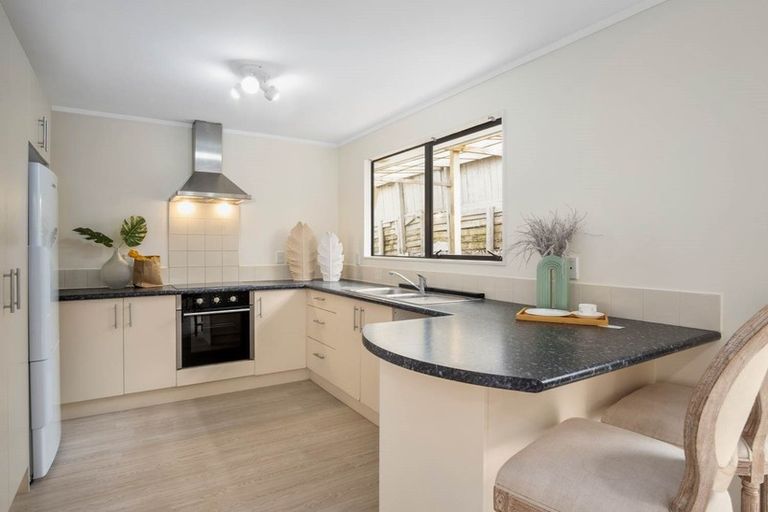 Photo of property in 1/17 Bond Crescent, Forrest Hill, Auckland, 0620