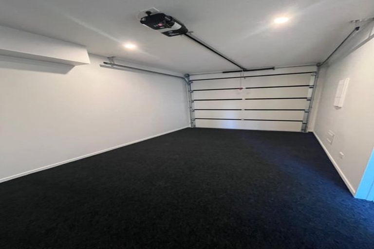 Photo of property in 31 Booralee Avenue, Botany Downs, Auckland, 2010