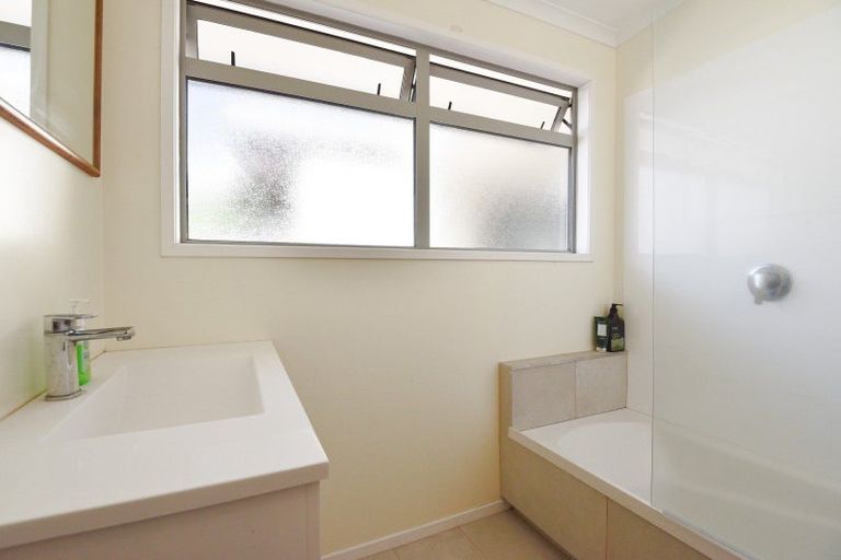 Photo of property in 28 Iles Road, Lynmore, Rotorua, 3010