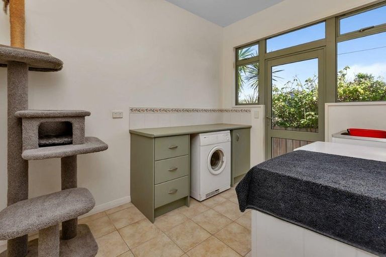 Photo of property in 110 One Tree Point Road, One Tree Point, 0118