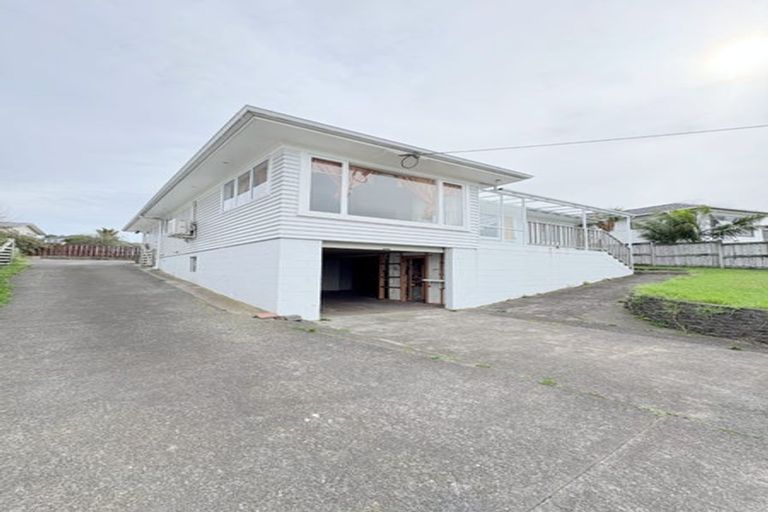 Photo of property in 42 Tiroroa Avenue, Te Atatu South, Auckland, 0610
