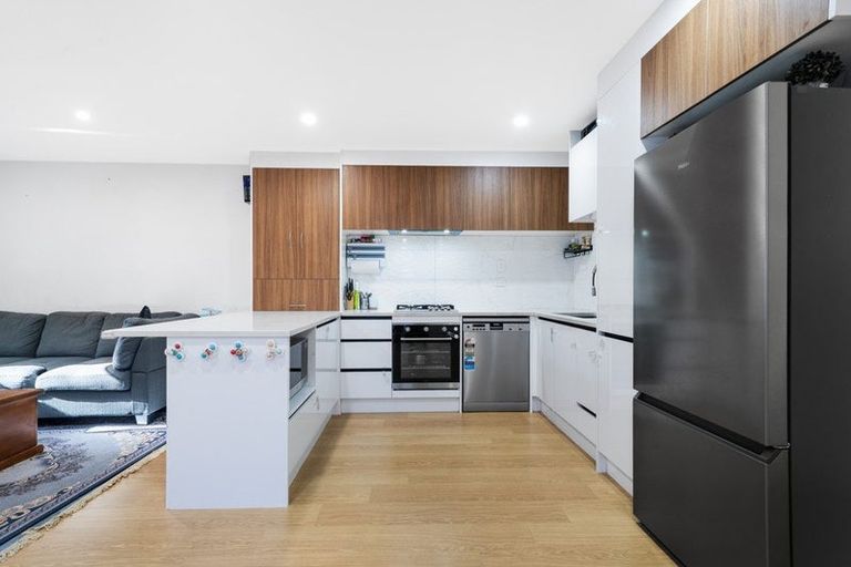 Photo of property in 24a Grande Vue Road, Papatoetoe, Auckland, 2025